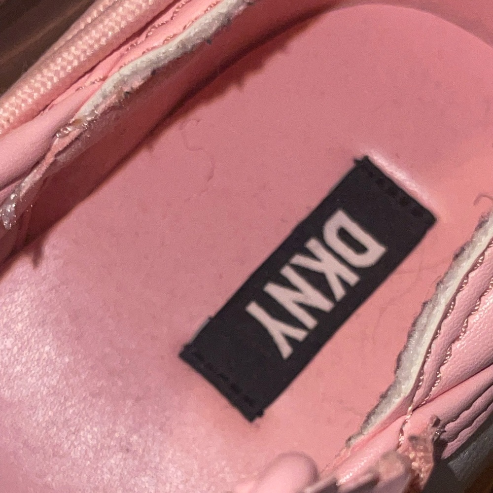 ๐ DKNY WOMAN SNEAKERS. Like new condition - Picture 3 of 8